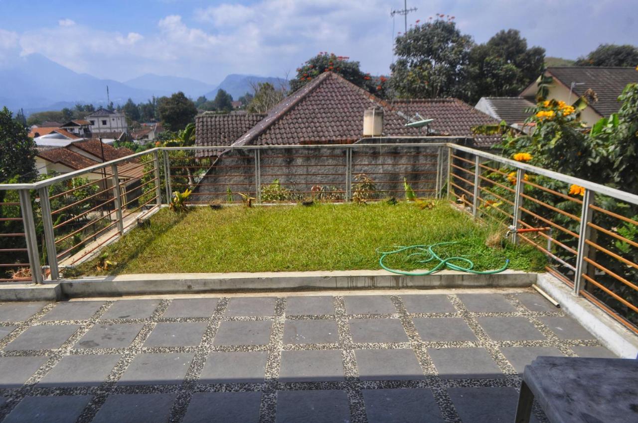 Dallil Putra Villa Lembang Extérieur photo