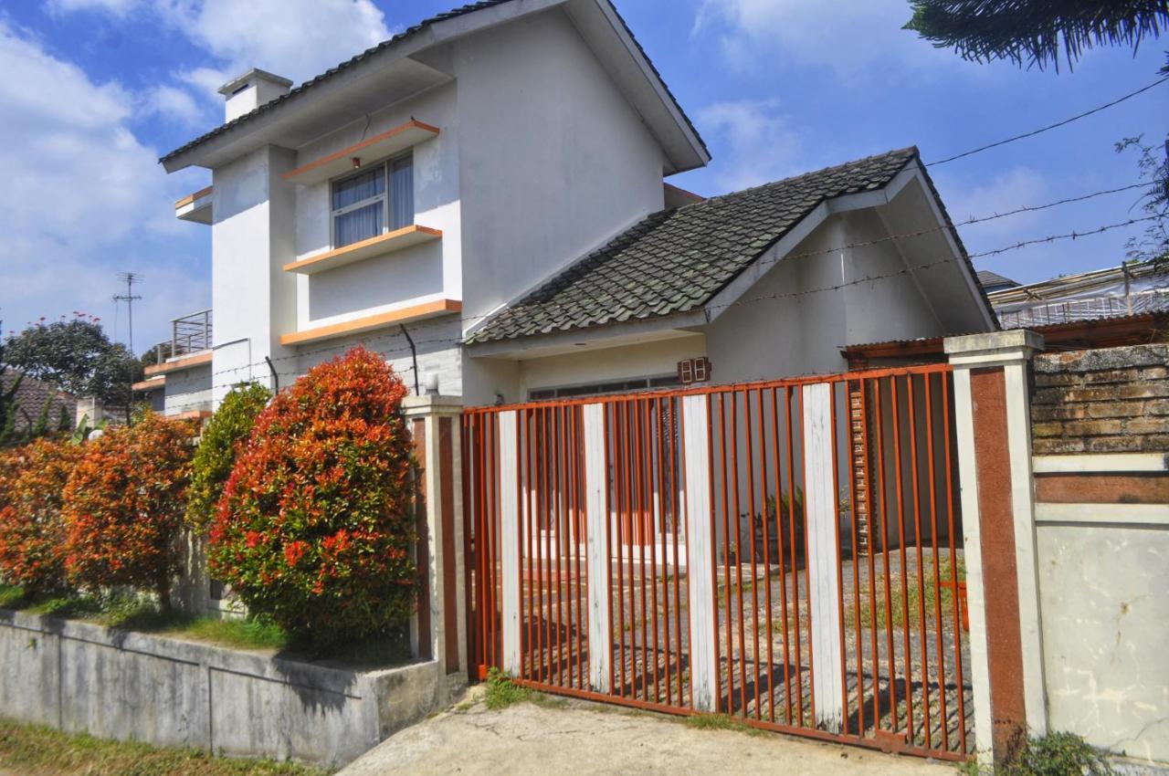 Dallil Putra Villa Lembang Extérieur photo
